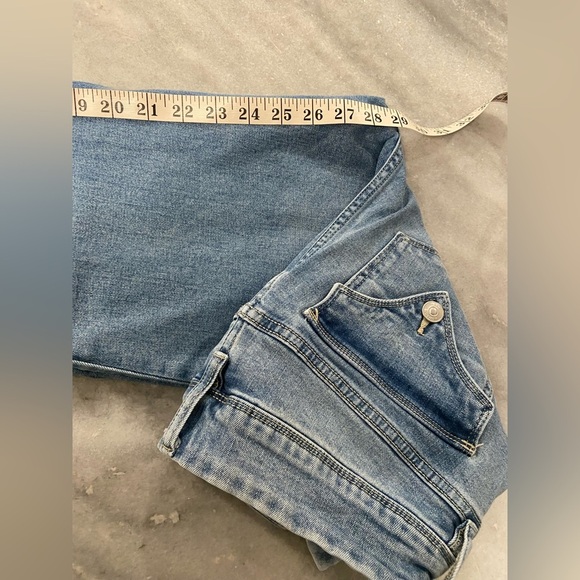 Hudson Size 8 Medium Wash Straight Leg Button Back Pockets Denim Stretch Jeans - Picture 8 of 12